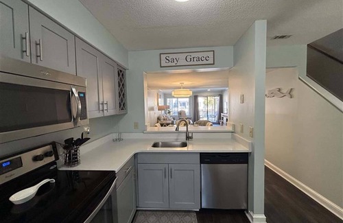 Hilton Head Island Condo | Courtside Villas - Overlooking Pool, Walk to Beach