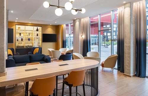 Roissy-en-France Hotel | Courtyard by Marriott Paris Charles de Gaulle Central Airport