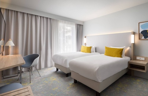 Roissy-en-France Hotel | Courtyard by Marriott Paris Charles de Gaulle Central Airport