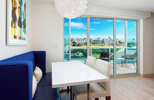 Downtown Hotel | Courtyard by Marriott Santa Monica