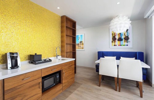 Downtown Hotel | Courtyard by Marriott Santa Monica