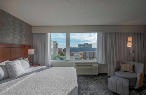 Friendship Village Hotel | Courtyard by Marriott Bethesda/Chevy Chase