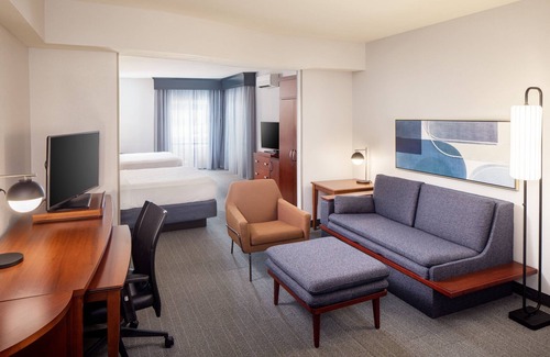 Charleston Hotel | Courtyard by Marriott Charleston Downtown/Civic Center