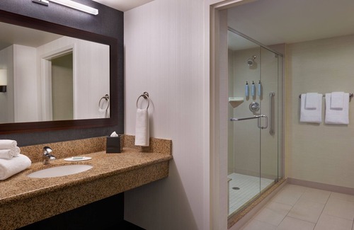 Calgary Hotel | Courtyard by Marriott Calgary Airport