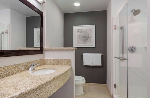 Harbor Hotel | Courtyard by Marriott Long Beach Airport