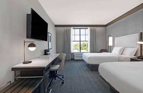 Manhattan Hotel | Courtyard by Marriott Manhattan Aggieville