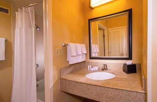 Lakeview Hotel | Courtyard by Marriott Manassas Battlefield Park