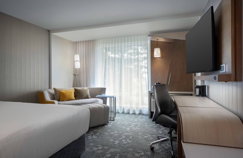Regional District of Nanaimo Hotel | Courtyard By Marriott Nanaimo