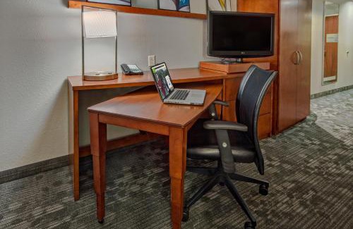Downtown Hotel | Courtyard by Marriott Norfolk Downtown
