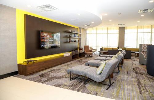 Steeles Industrial Hotel | Courtyard by Marriott Toronto Brampton