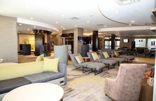 Steeles Industrial Hotel | Courtyard by Marriott Toronto Brampton