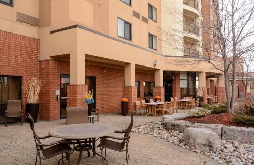 Steeles Industrial Hotel | Courtyard by Marriott Toronto Brampton