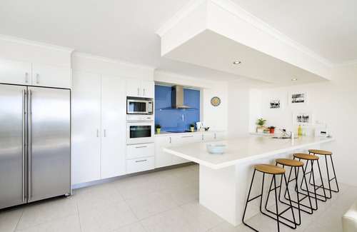 Noosa Heads Apartment | Courtyard Charm: Ocean Views, Little Cove
