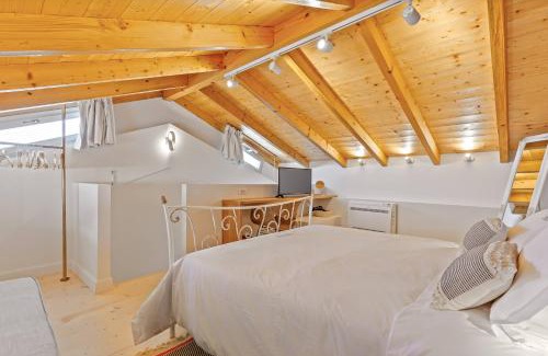 Lakones Apartment | Courtyard Cottage Corfu
