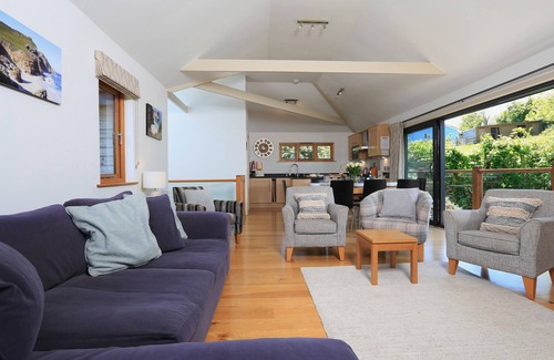 Totnes Cottage | COURTYARD COTTAGE, family friendly, with pool in Dartmouth