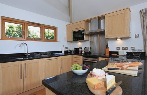 Totnes Cottage | COURTYARD COTTAGE, family friendly, with pool in Dartmouth