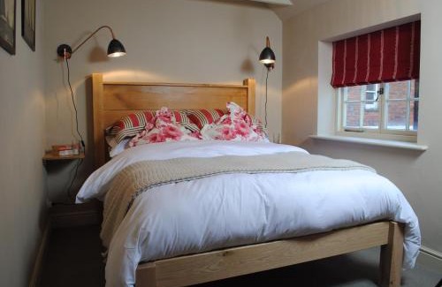 New Forest District House | Courtyard Cottages Lymington, 2 Adults only