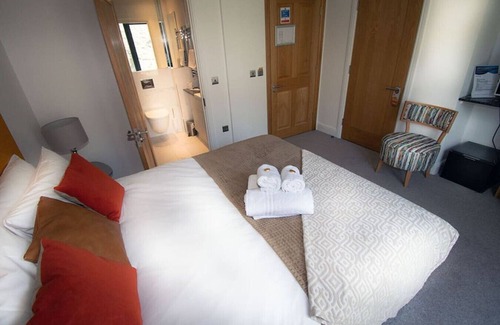 Penarth Hotel | Courtyard Double Room - Penarth Seafront