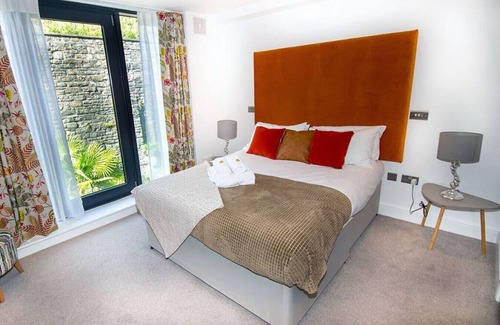 Penarth Hotel | Courtyard Double Room - Penarth Seafront