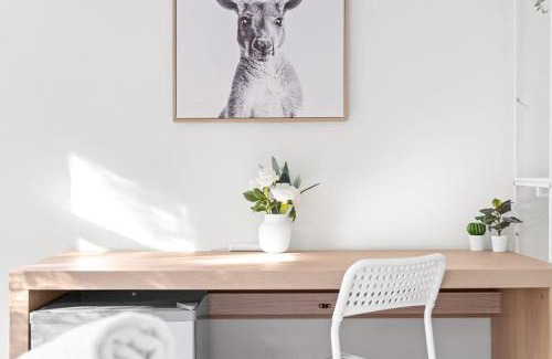 Killara House | Courtyard Double Room - Next to Transport & Shops - Shared Bathroom