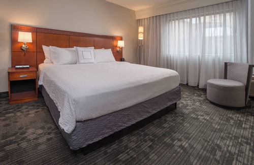 Fairfax Hotel | Courtyard Fairfax Fair Oaks