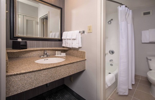 Fairfax Hotel | Courtyard Fairfax Fair Oaks