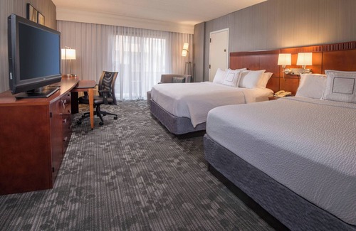 Fairfax Hotel | Courtyard Fairfax Fair Oaks