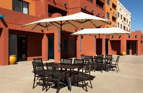 Farmington Hotel | Courtyard Farmington