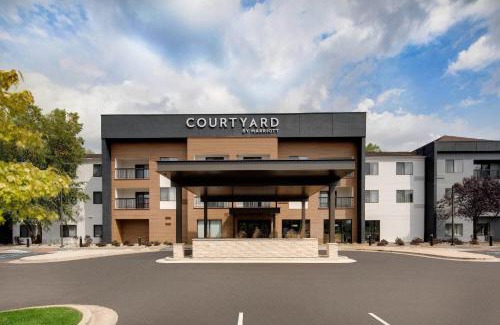 East Paris Hotel | Courtyard Grand Rapids Airport