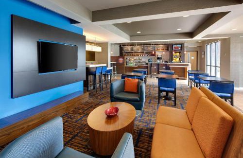 East Paris Hotel | Courtyard Grand Rapids Airport
