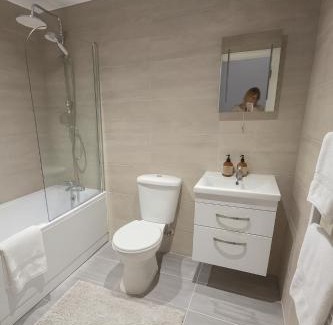 Swindon Apartment | Courtyard Highstreet Retreat