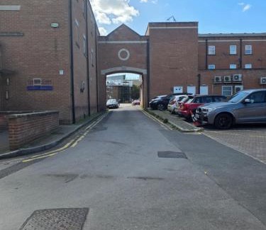 Swindon Apartment | Courtyard Highstreet Retreat
