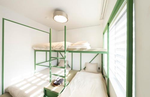 Nishiazabu Apartment | Courtyard HIROO