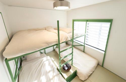 Nishiazabu Apartment | Courtyard HIROO