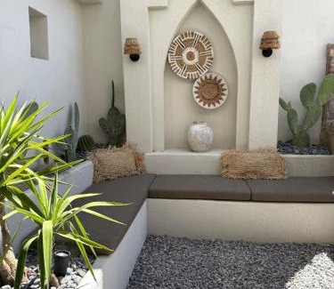 Ayvalik City Center Apartment | Courtyard Home w Lesvos Island View