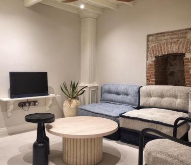 Ayvalik City Center Apartment | Courtyard Home w Lesvos Island View