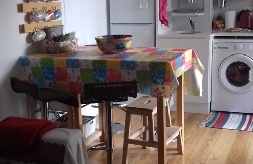 Sesimbra Apartment | Courtyard House - Sun, Barbecue, 3 'walk from the beach