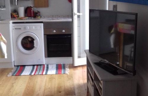 Sesimbra Apartment | Courtyard House - Sun, Barbecue, 3 'walk from the beach