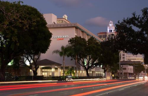 Coral Gables Section Hotel | Courtyard Miami Coral Gables