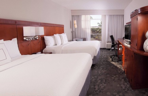 Coral Gables Section Hotel | Courtyard Miami in Coral Gables by Marriott