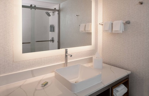 Coral Gables Section Hotel | Courtyard Miami in Coral Gables by Marriott