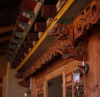Shangri-La Bed & Breakfast | Courtyard Shangri-la 藏舍小院