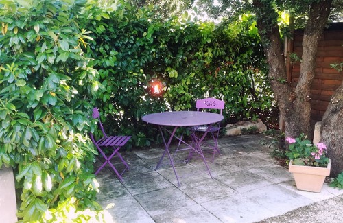 Lioux House | Courtyard terrace cliff view