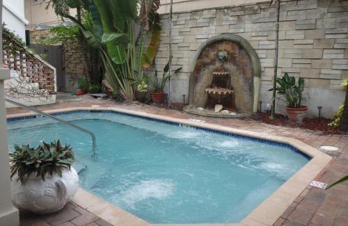 East Fort Lauderdale Hotel | Courtyard Villa Hotel