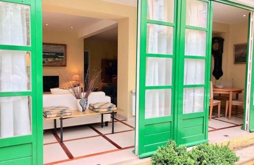 Covas Ski Chalet | Covas Seabreeze Cottage