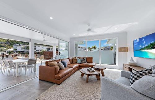 Airlie Beach House | Cove 18 - Luxury beach house