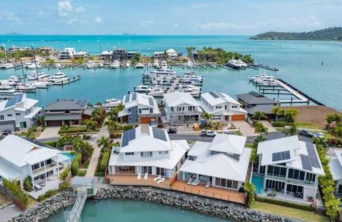 Airlie Beach House | Cove 18 - Luxury beach house