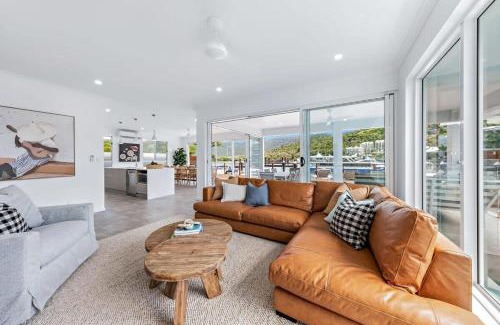 Airlie Beach House | Cove 18 - Luxury beach house