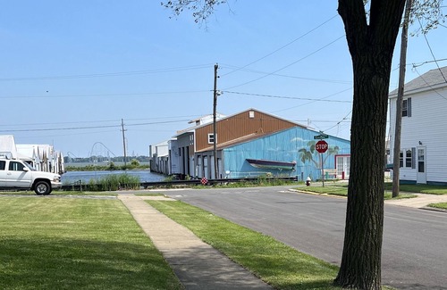 Sandusky House | COVE DISTRICT HOUSE WITH VIEW OF CEDAR POINT