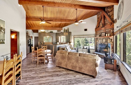 Boulder Bay Cabin | Cove Lakeview Cabin at Boulder Bay Big Bear